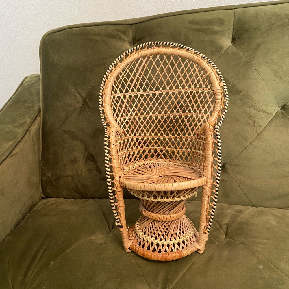 Vintage Wicker Peacock Chair - Natural and Black - Picture 4 of 4
